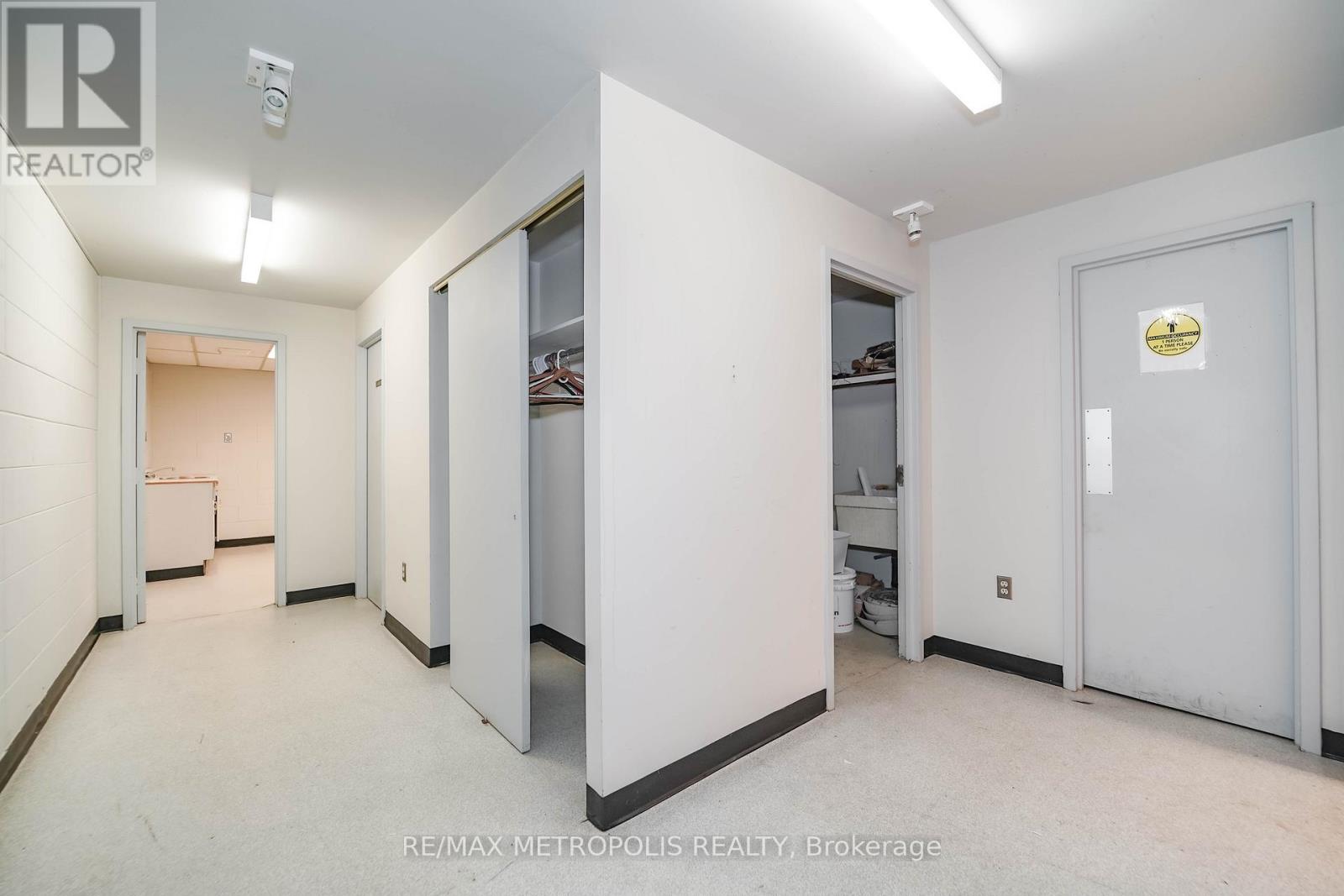 S13811780 Property Photo 44