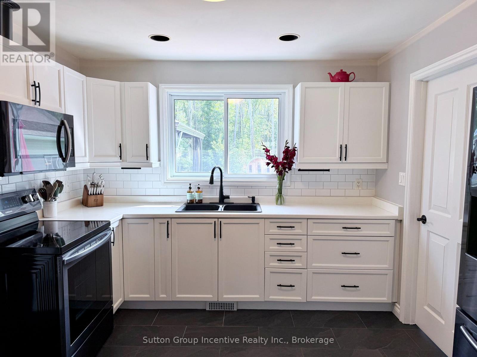 9 George Street Property Photo 10