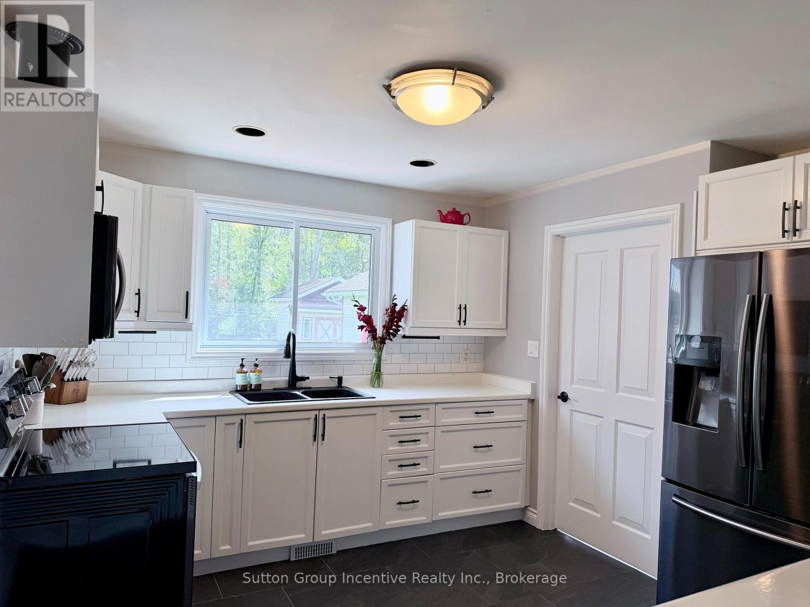 9 George Street Property Photo 11