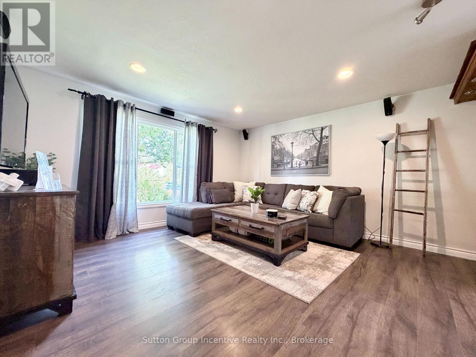 9 George Street Property Photo 16