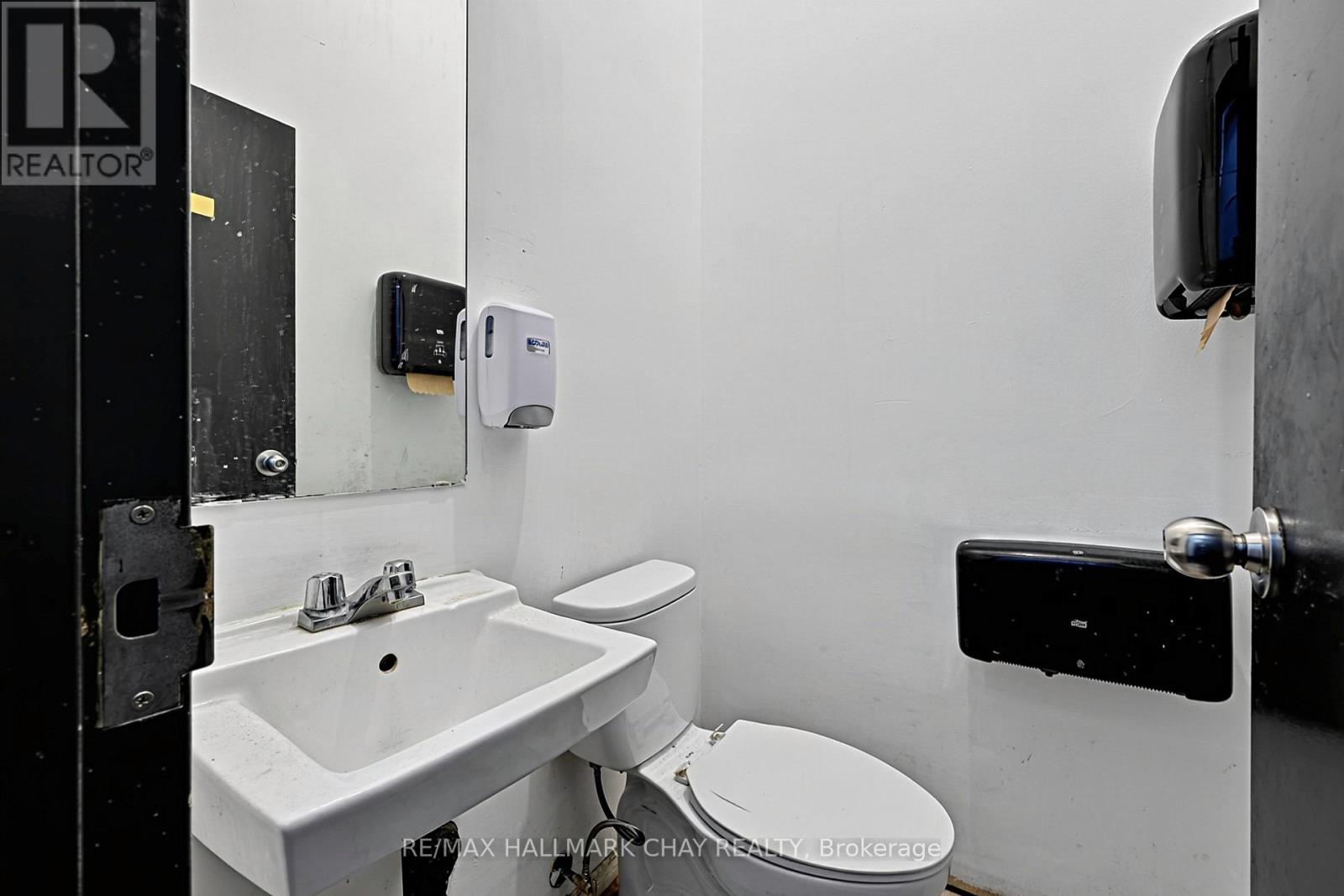 137 Dunlop Street E Property Photo 22