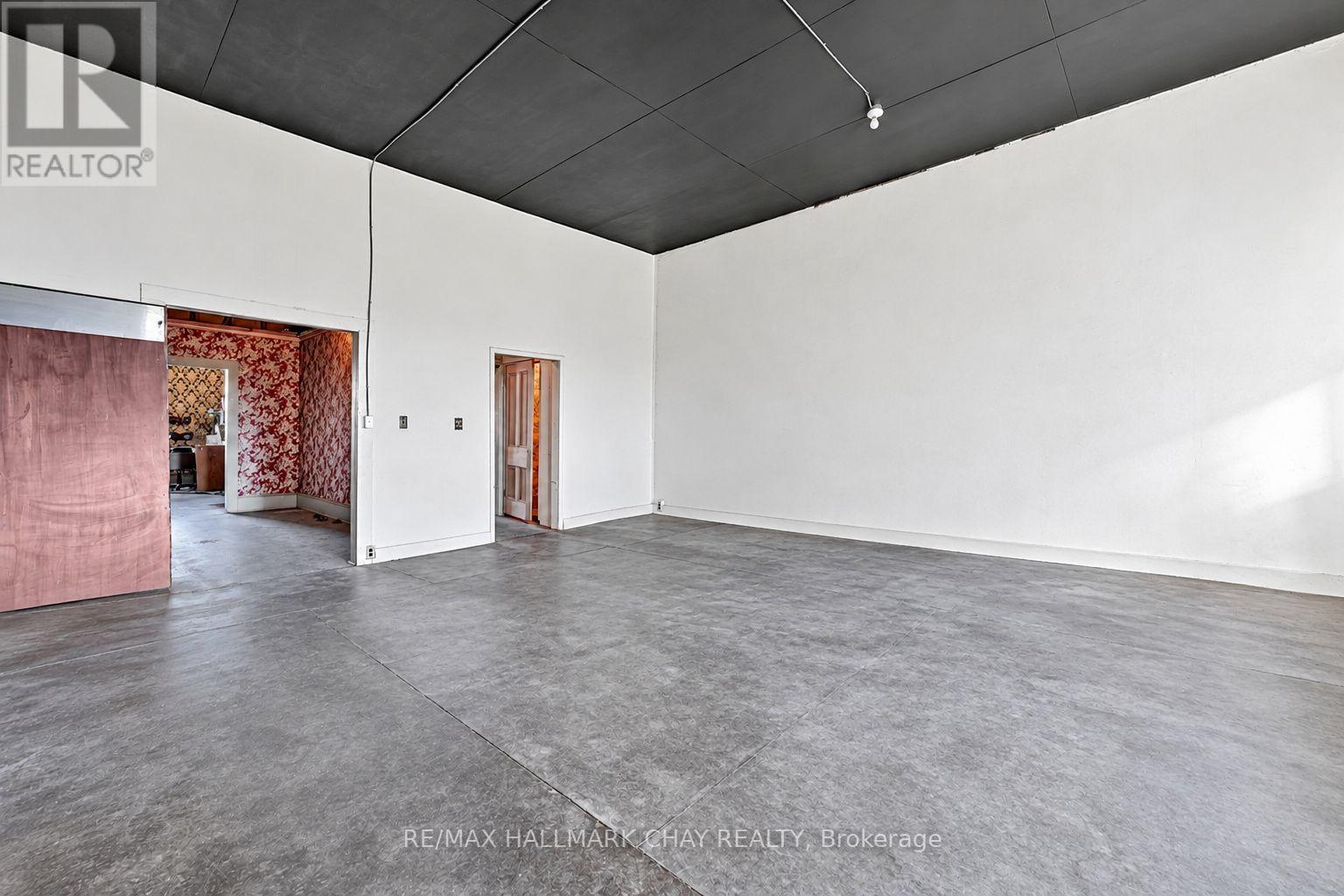 137 Dunlop Street E Property Photo 23