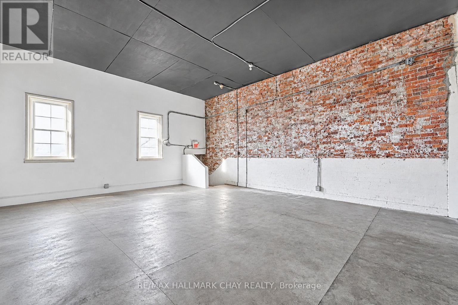 137 Dunlop Street E Property Photo 25