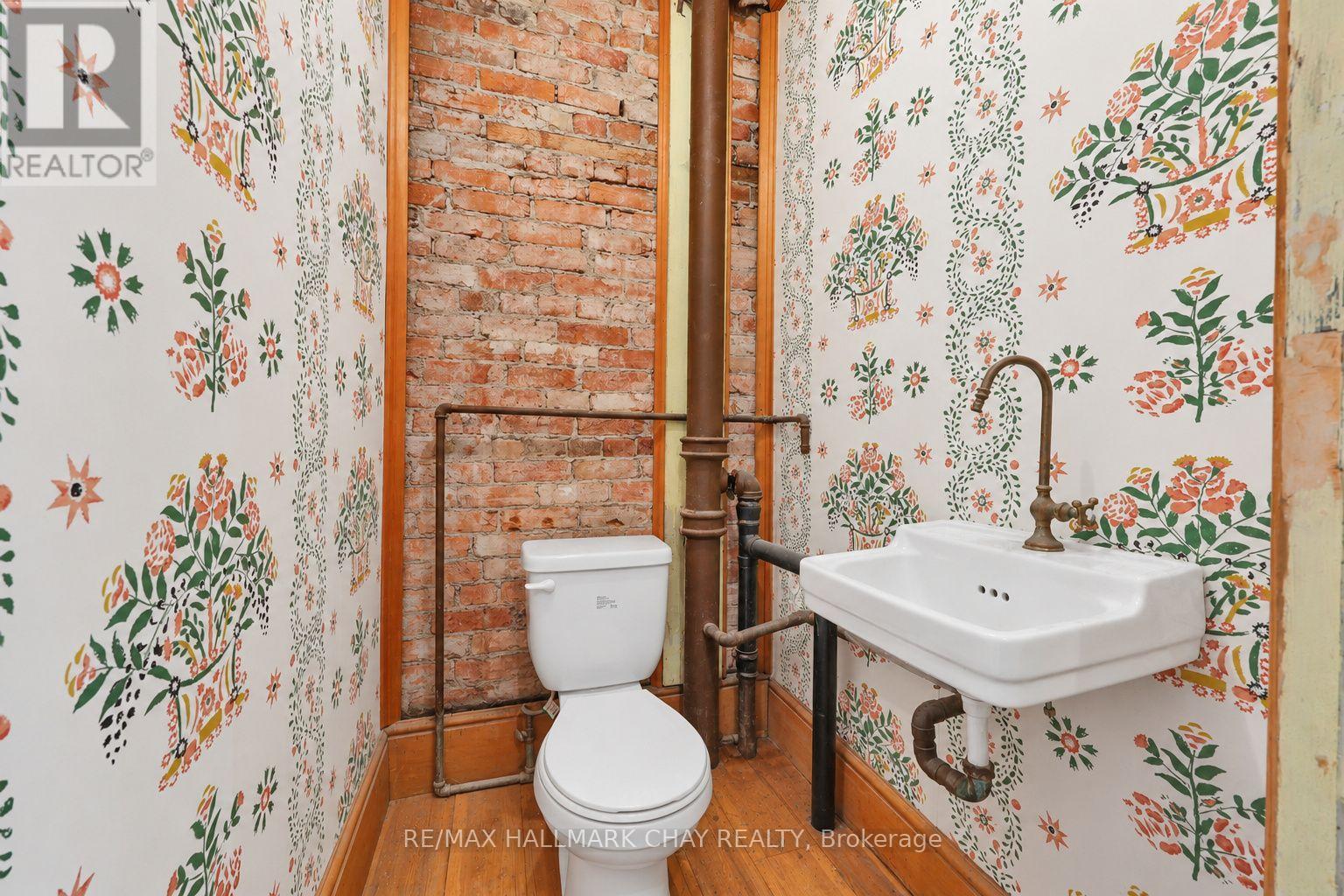 137 Dunlop Street E Property Photo 28