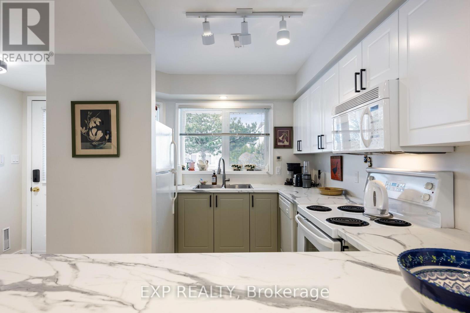 22 Cranberry Surf Property Photo 9