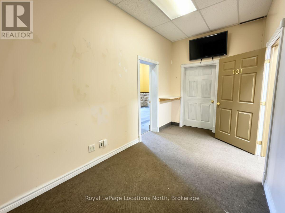 Unit 3 - 101 Pretty River Parkway S Property Photo 4