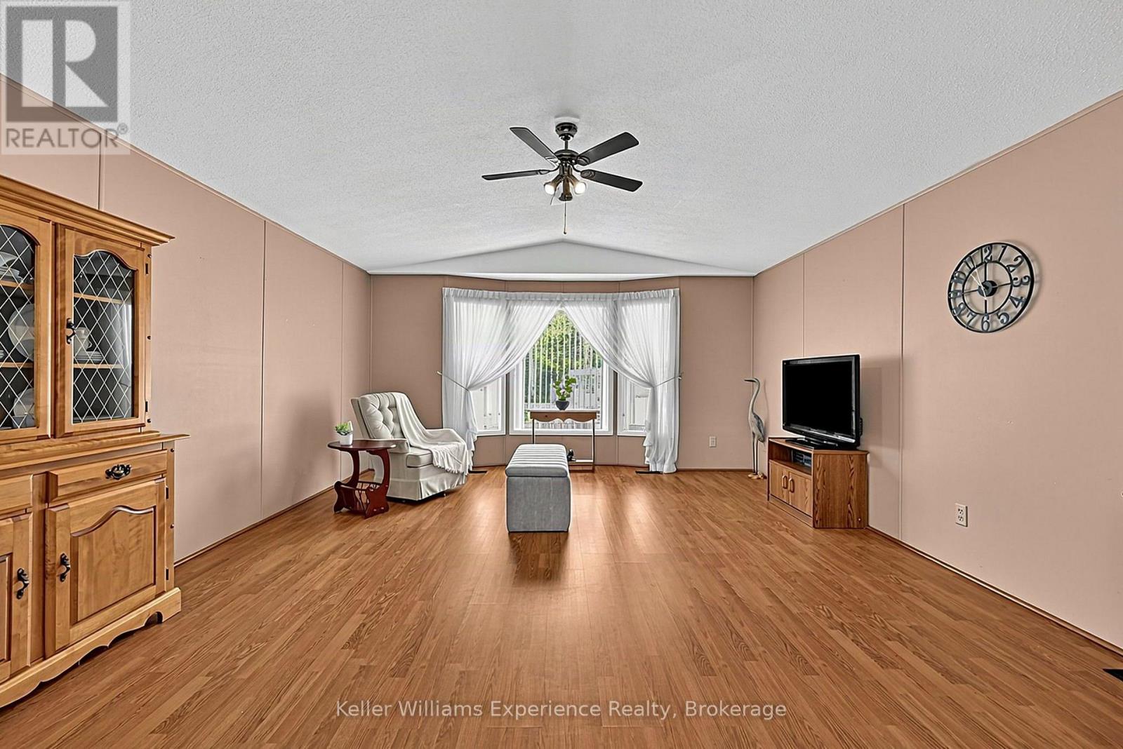 4052 Ash Crescent Property Photo 10