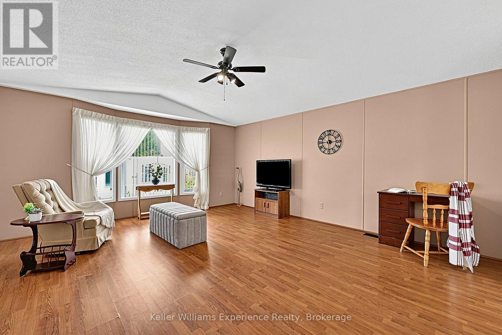 4052 Ash Crescent Property Photo 11