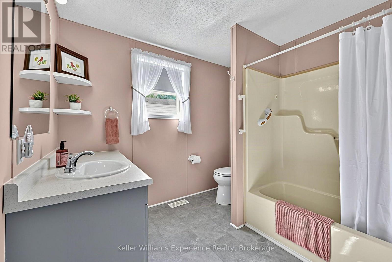 4052 Ash Crescent Property Photo 17