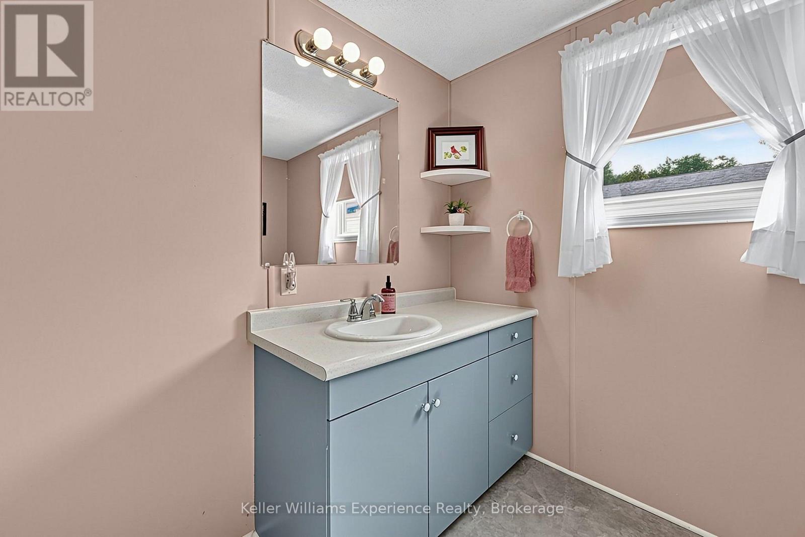 4052 Ash Crescent Property Photo 18