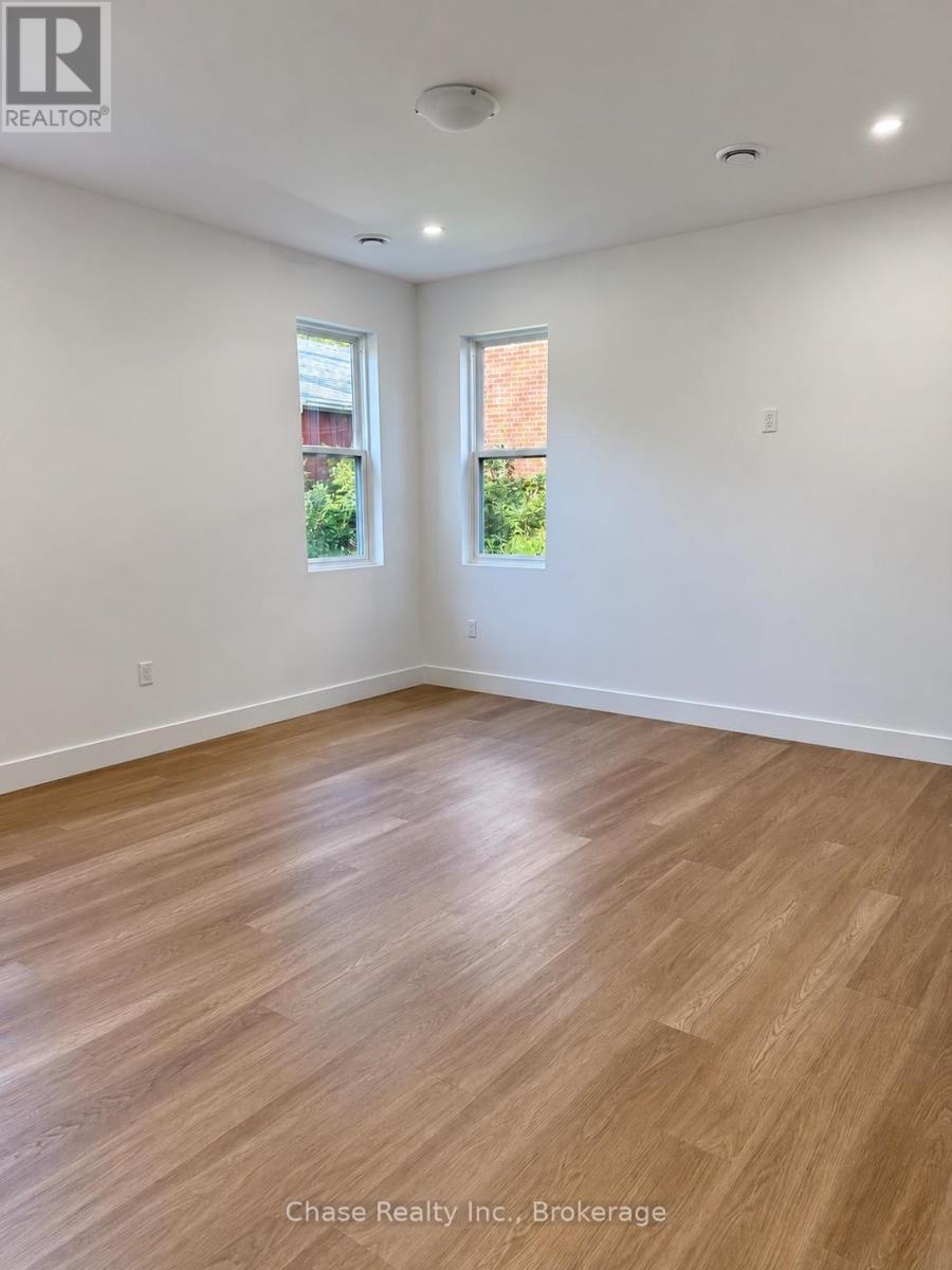 2 - 62 Gray Street Property Photo 4