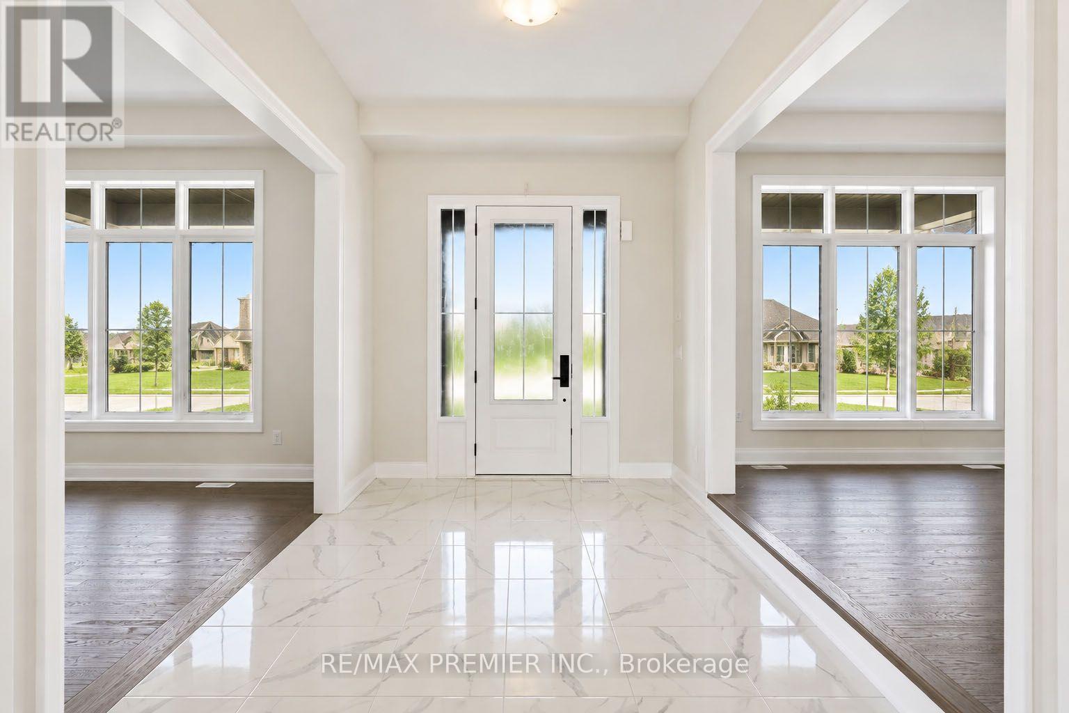 90 Pearsall Place Property Photo 4