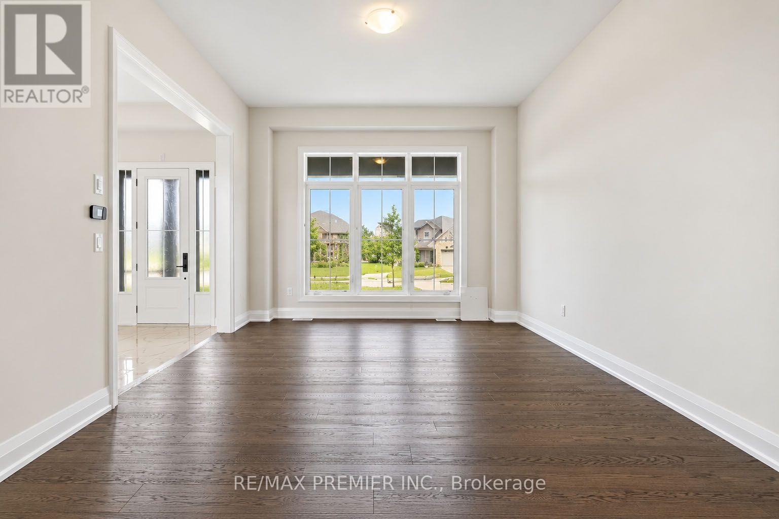 90 Pearsall Place Property Photo 6