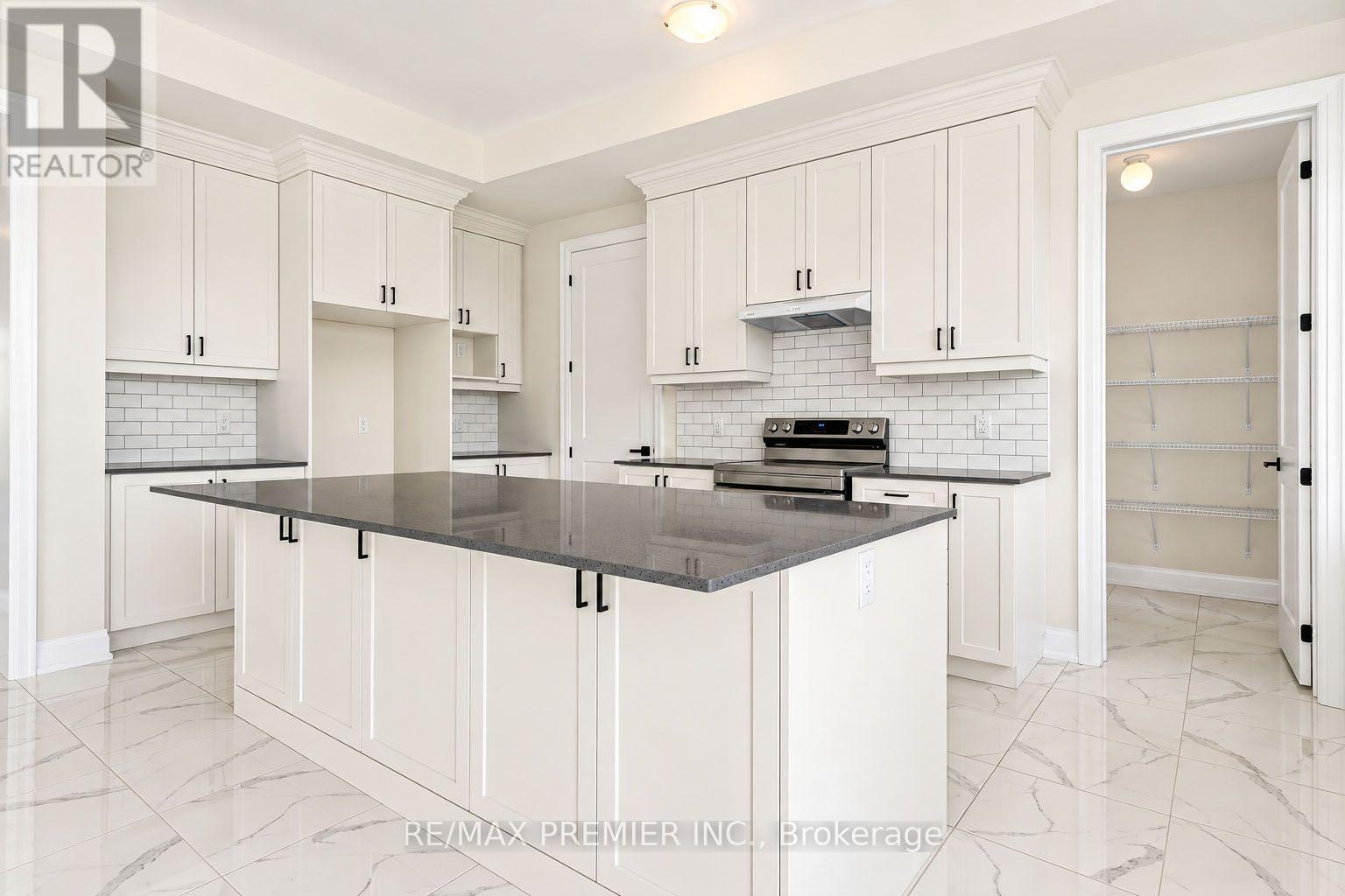 90 Pearsall Place Property Photo 11