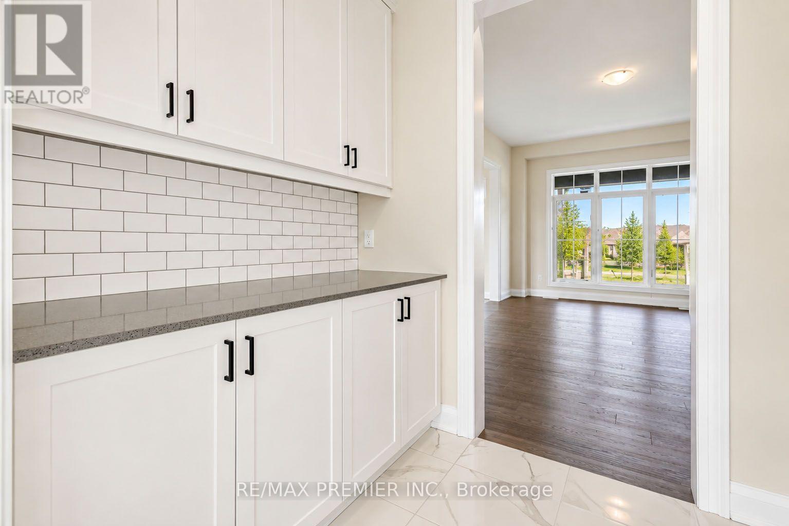 90 Pearsall Place Property Photo 12
