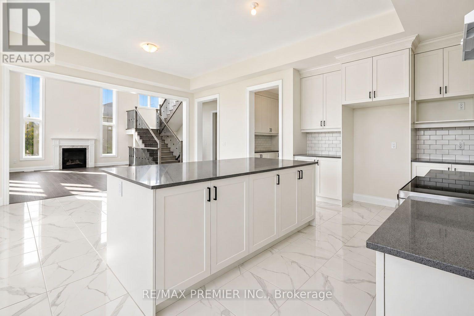 90 Pearsall Place Property Photo 13