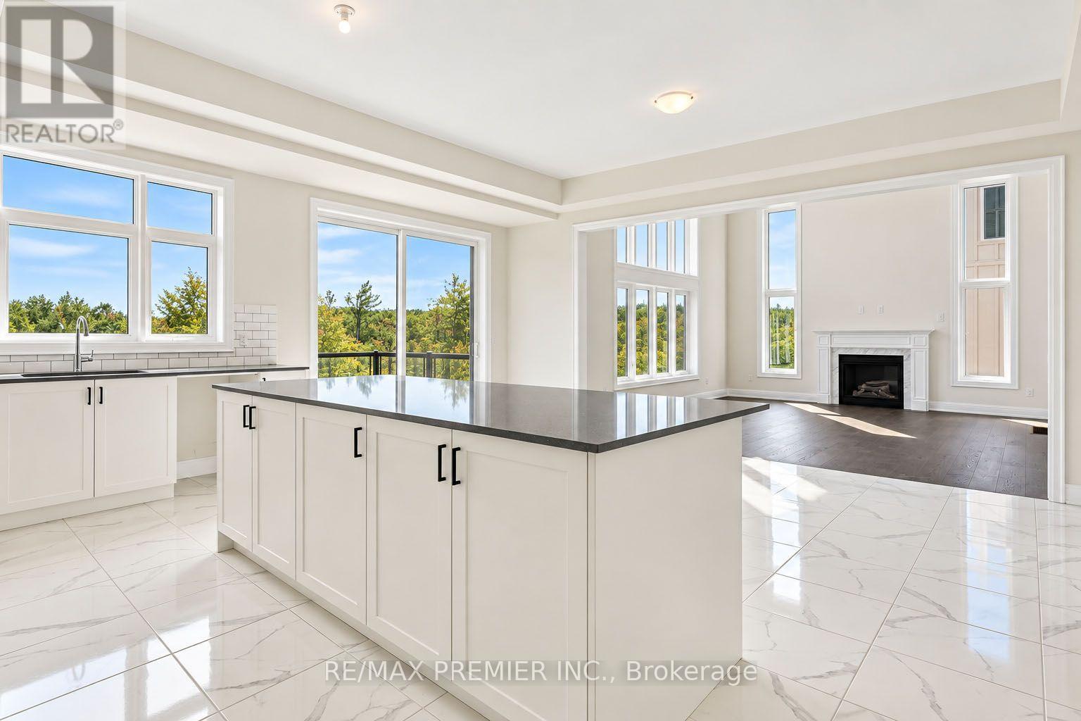 90 Pearsall Place Property Photo 14