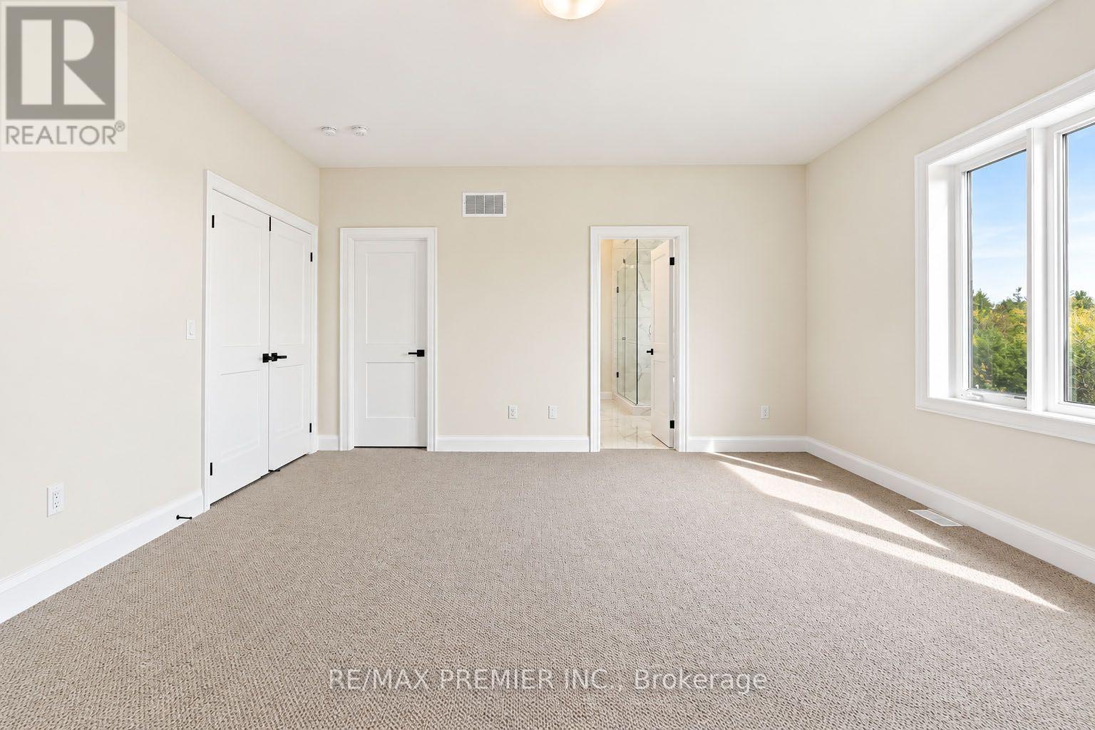 90 Pearsall Place Property Photo 23