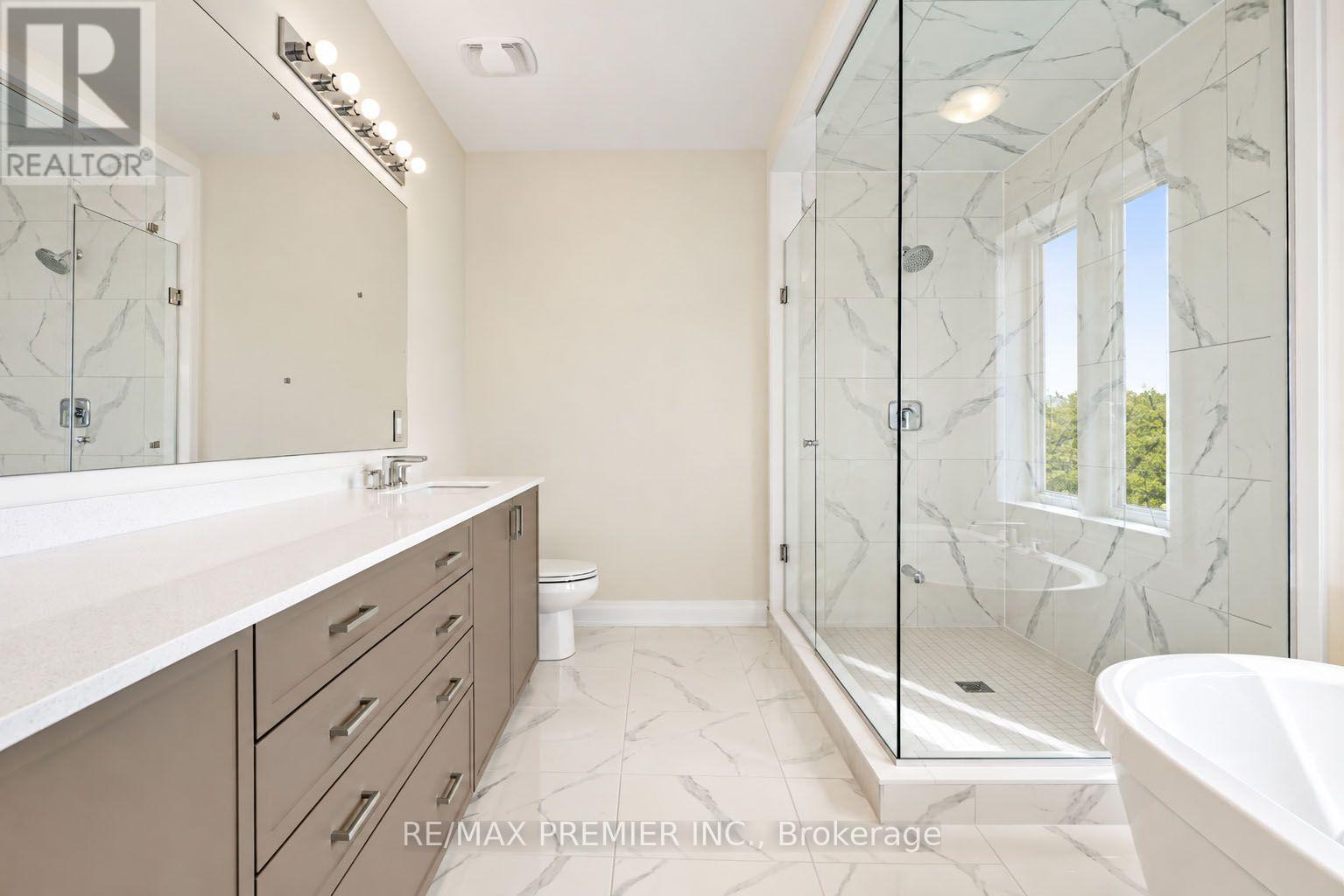 90 Pearsall Place Property Photo 24