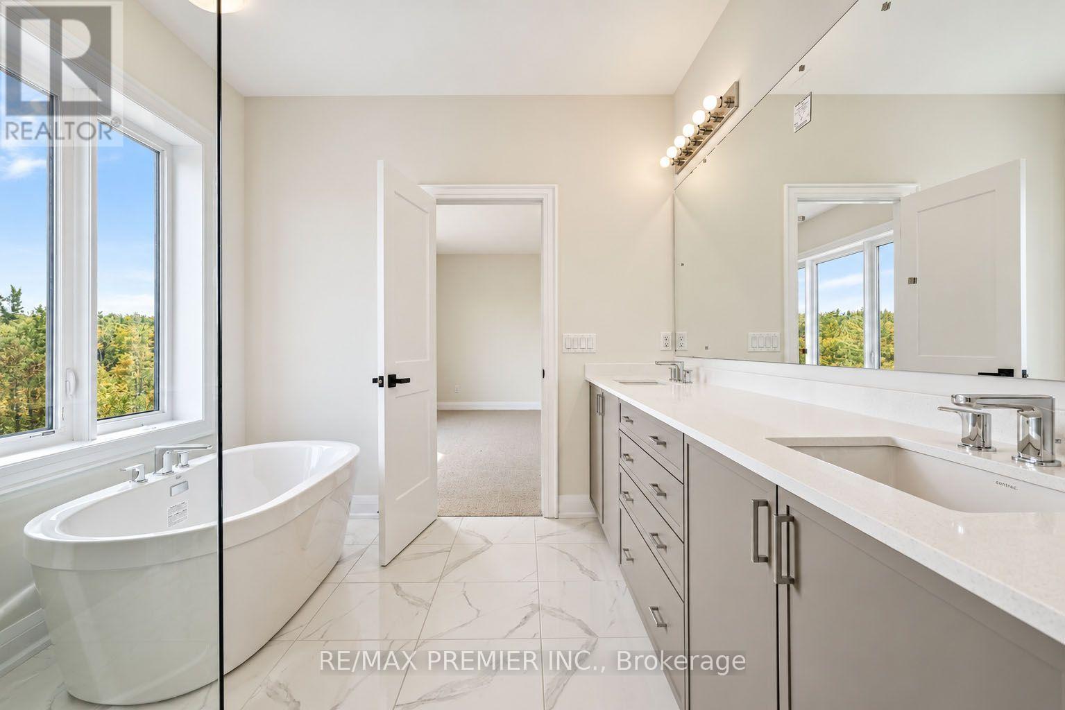 90 Pearsall Place Property Photo 25
