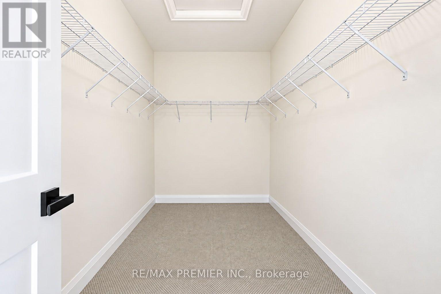 90 Pearsall Place Property Photo 27