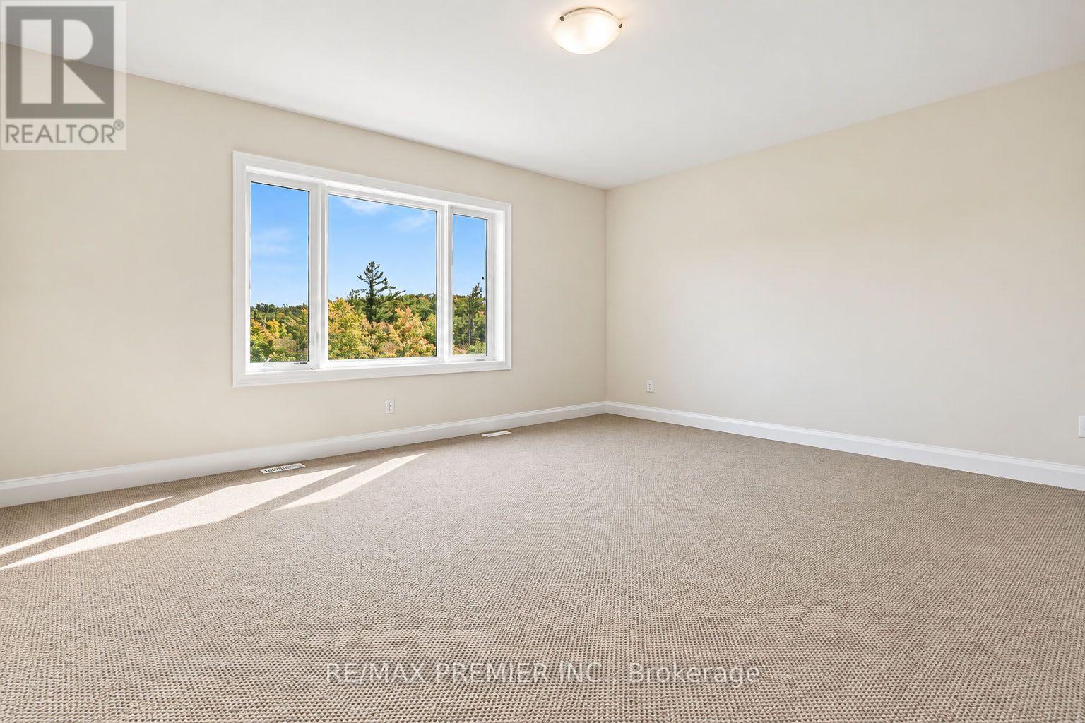 90 Pearsall Place Property Photo 28