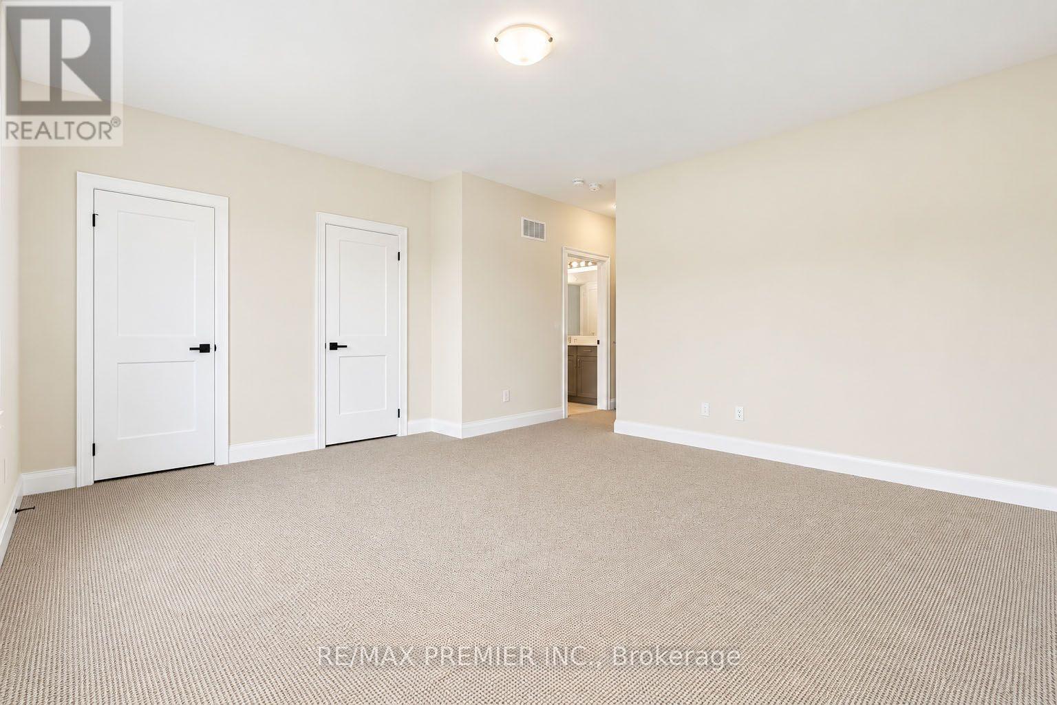 90 Pearsall Place Property Photo 29