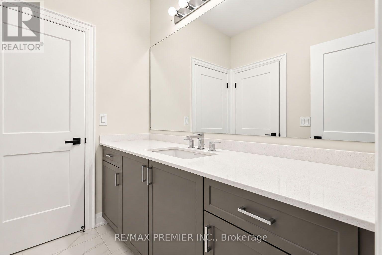 90 Pearsall Place Property Photo 30
