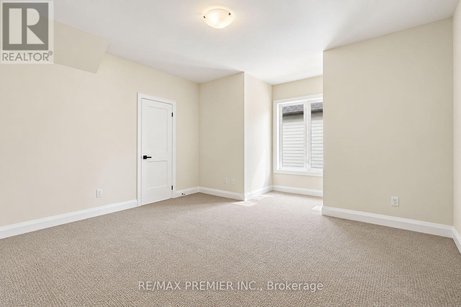 90 Pearsall Place Property Photo 31