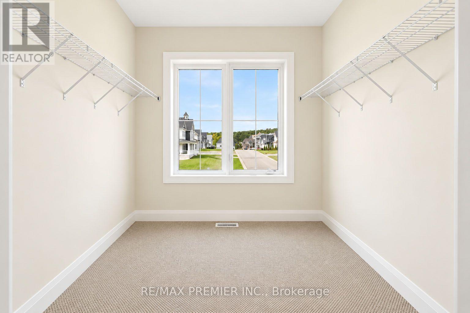 90 Pearsall Place Property Photo 32