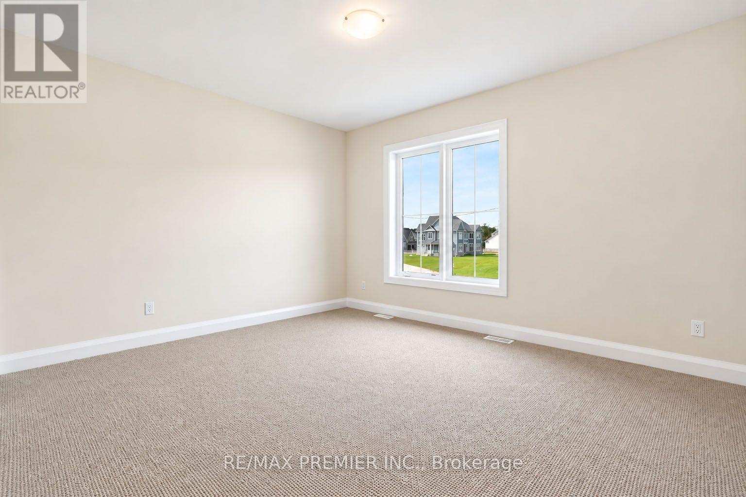 90 Pearsall Place Property Photo 33