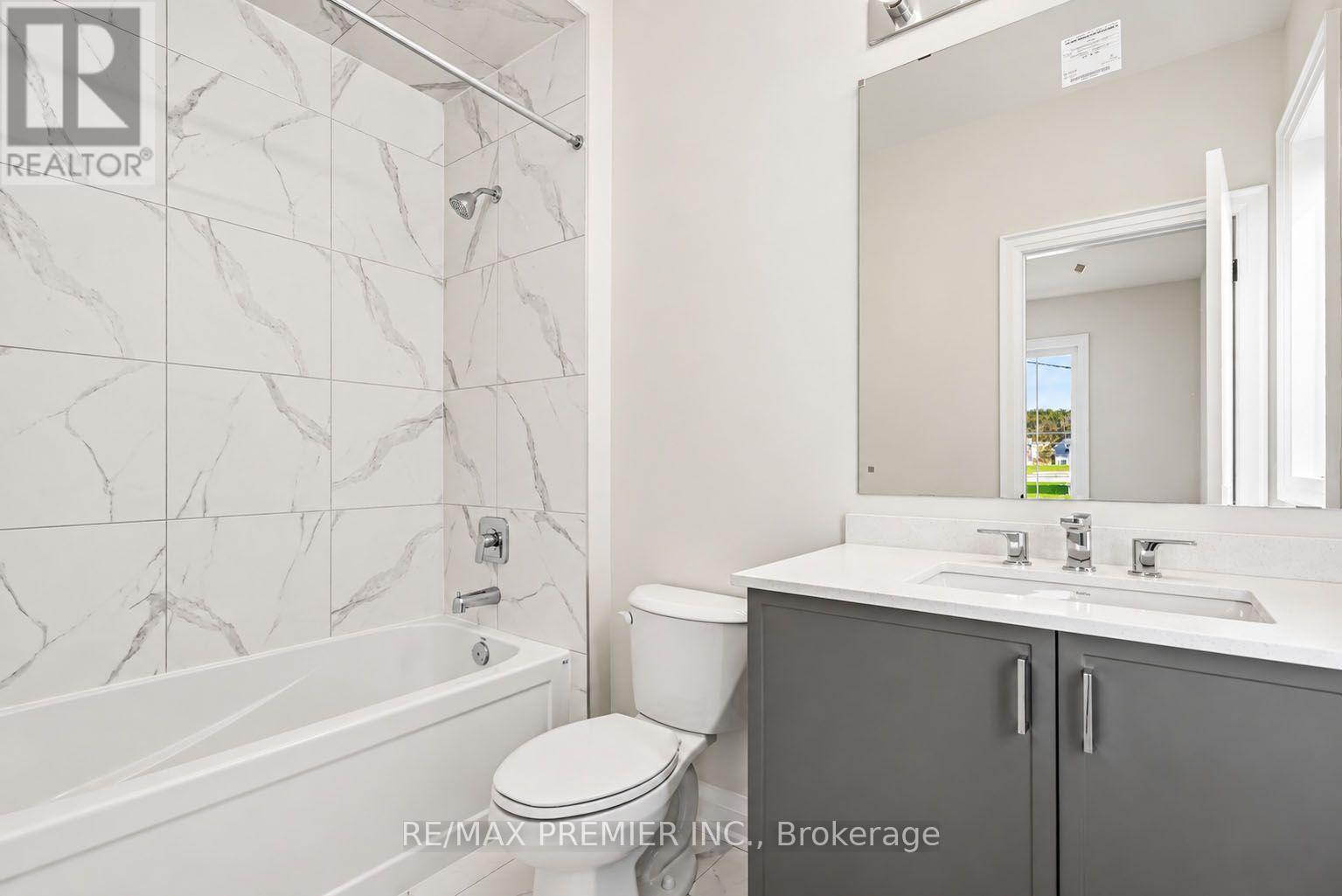 90 Pearsall Place Property Photo 34