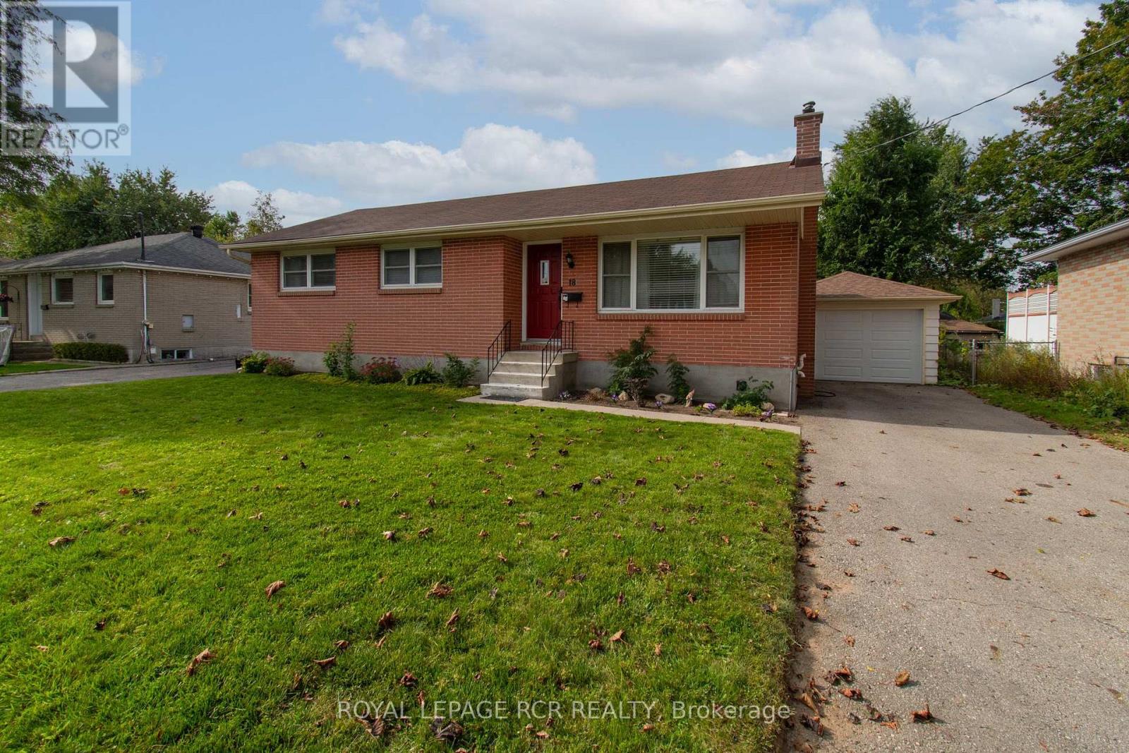 18 Oak Street Property Photo 2