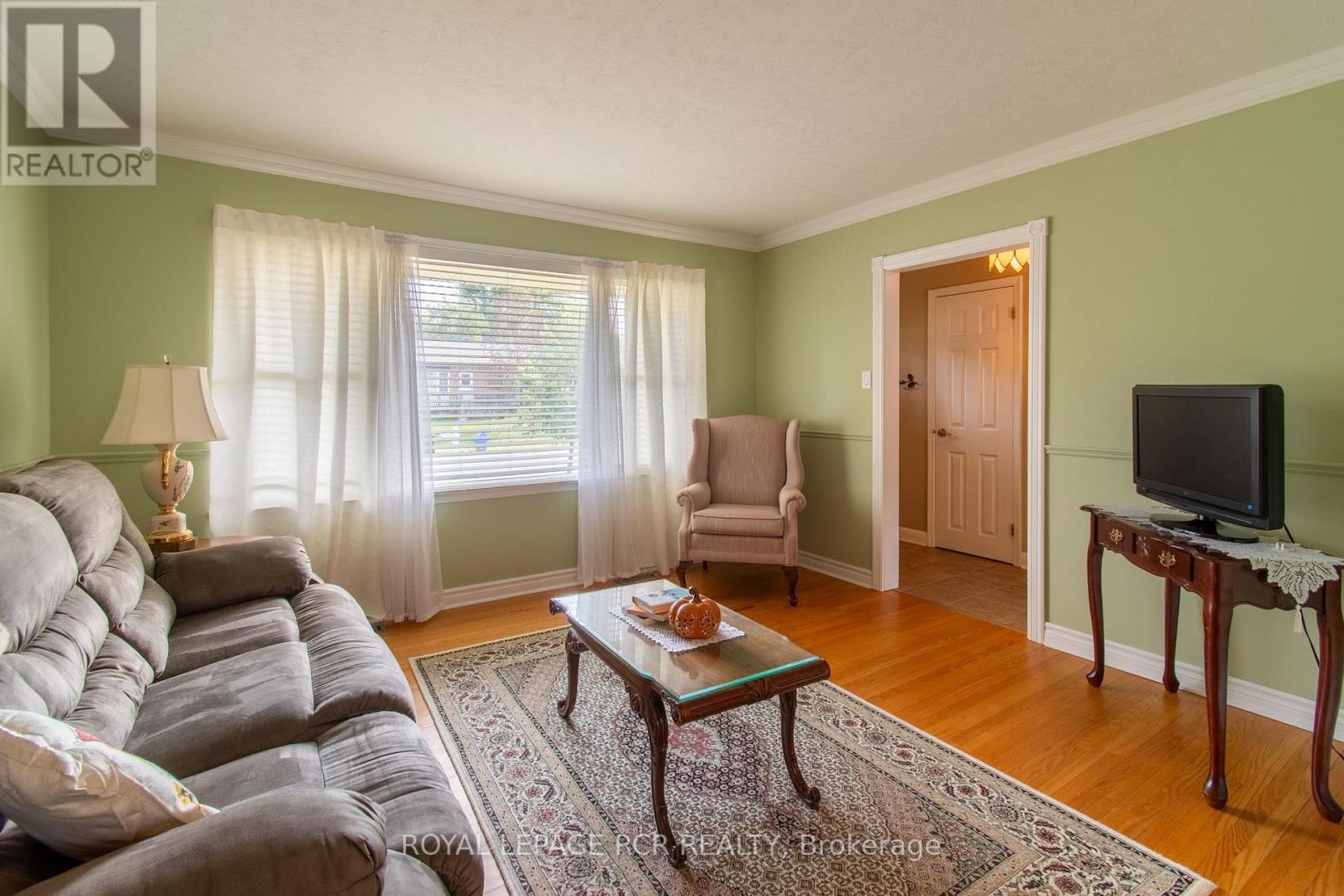 18 Oak Street Property Photo 6