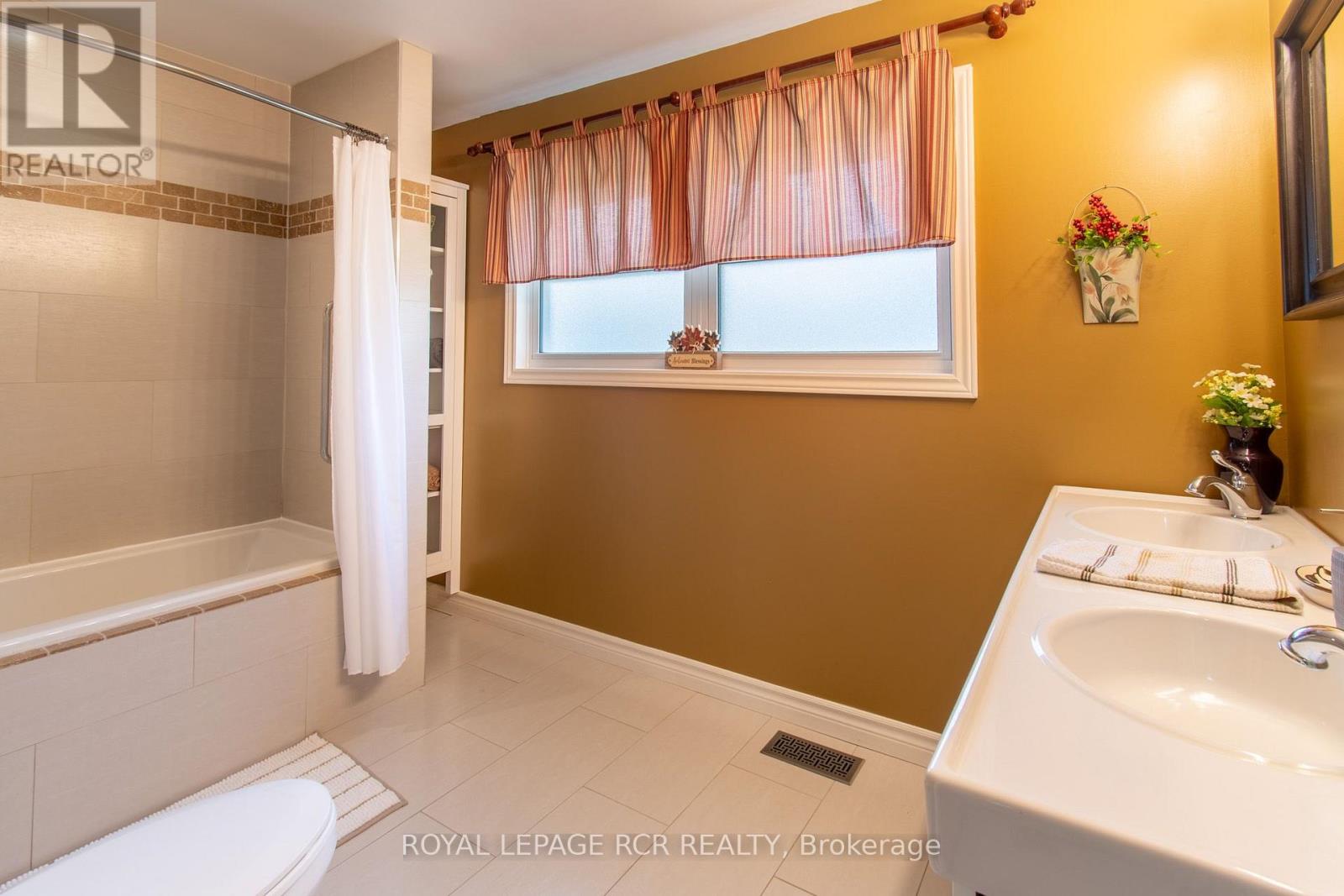 18 Oak Street Property Photo 13