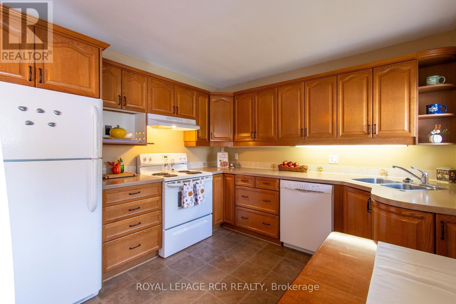 18 Oak Street Property Photo 19