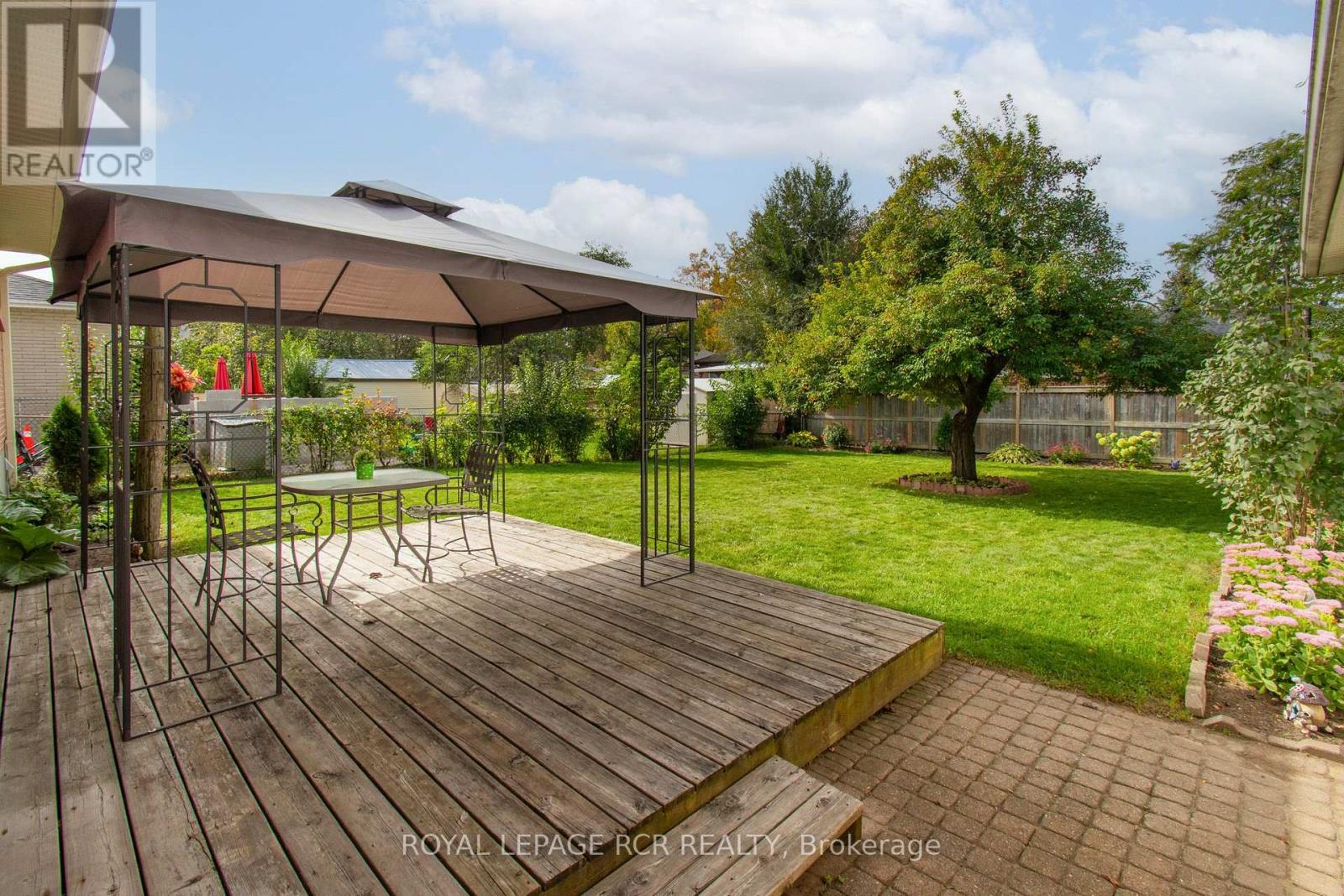 18 Oak Street Property Photo 28