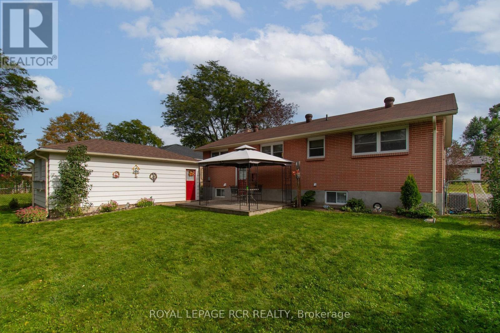 18 Oak Street Property Photo 29