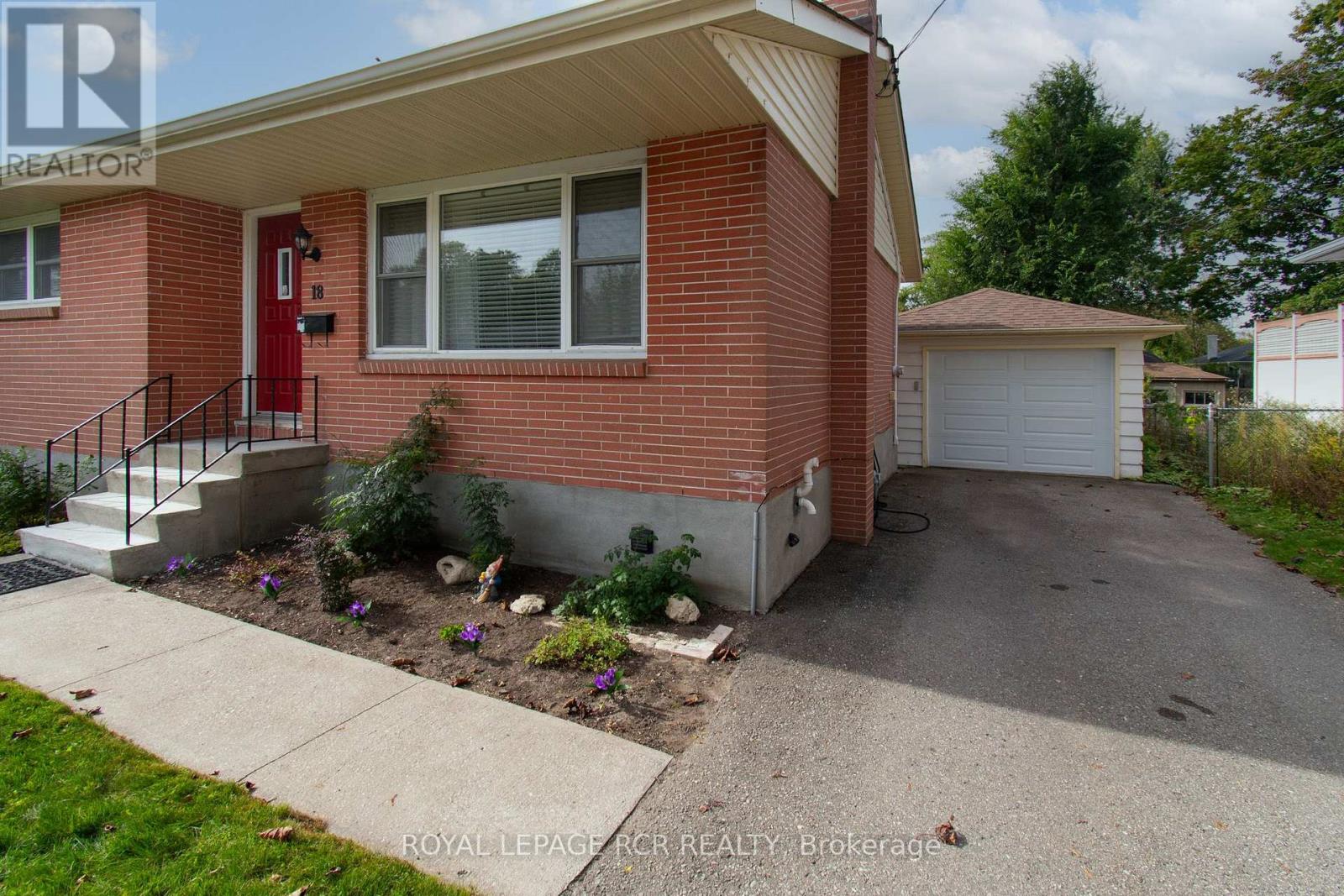 18 Oak Street Property Photo 31
