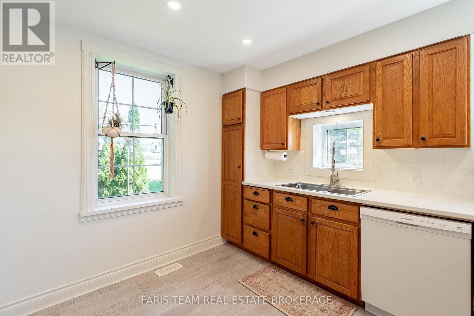 1346 Penetanguishene Road Property Photo 10