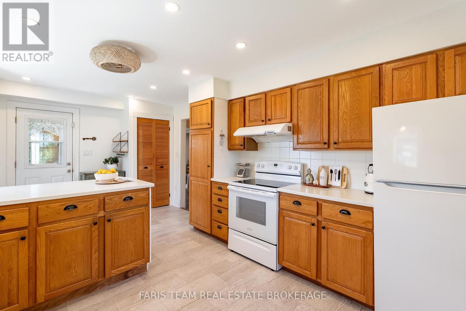 1346 Penetanguishene Road Property Photo 12