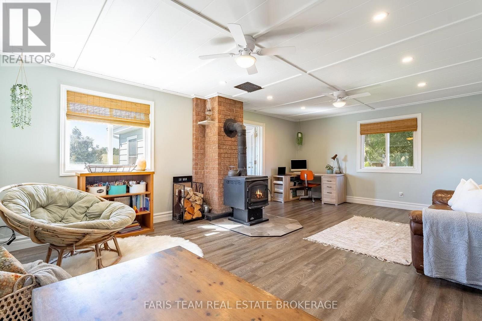 1346 Penetanguishene Road Property Photo 15