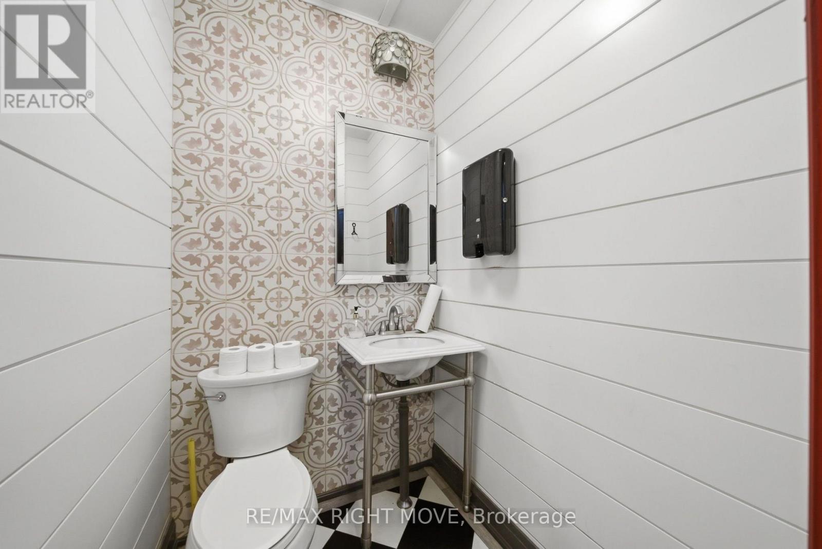 101 Mississaga Street E Property Photo 14