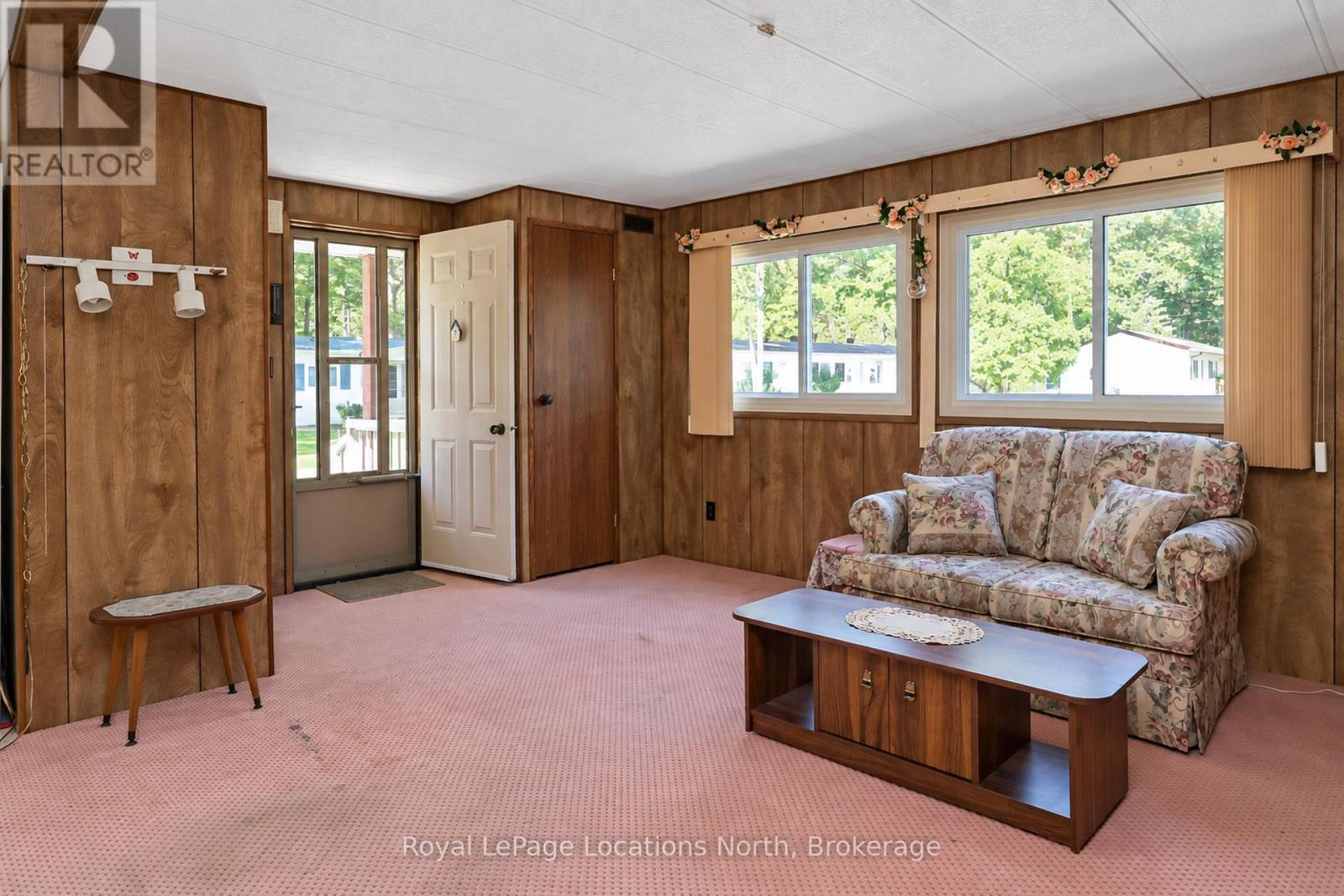 16 Sinclair Avenue S Property Photo 2