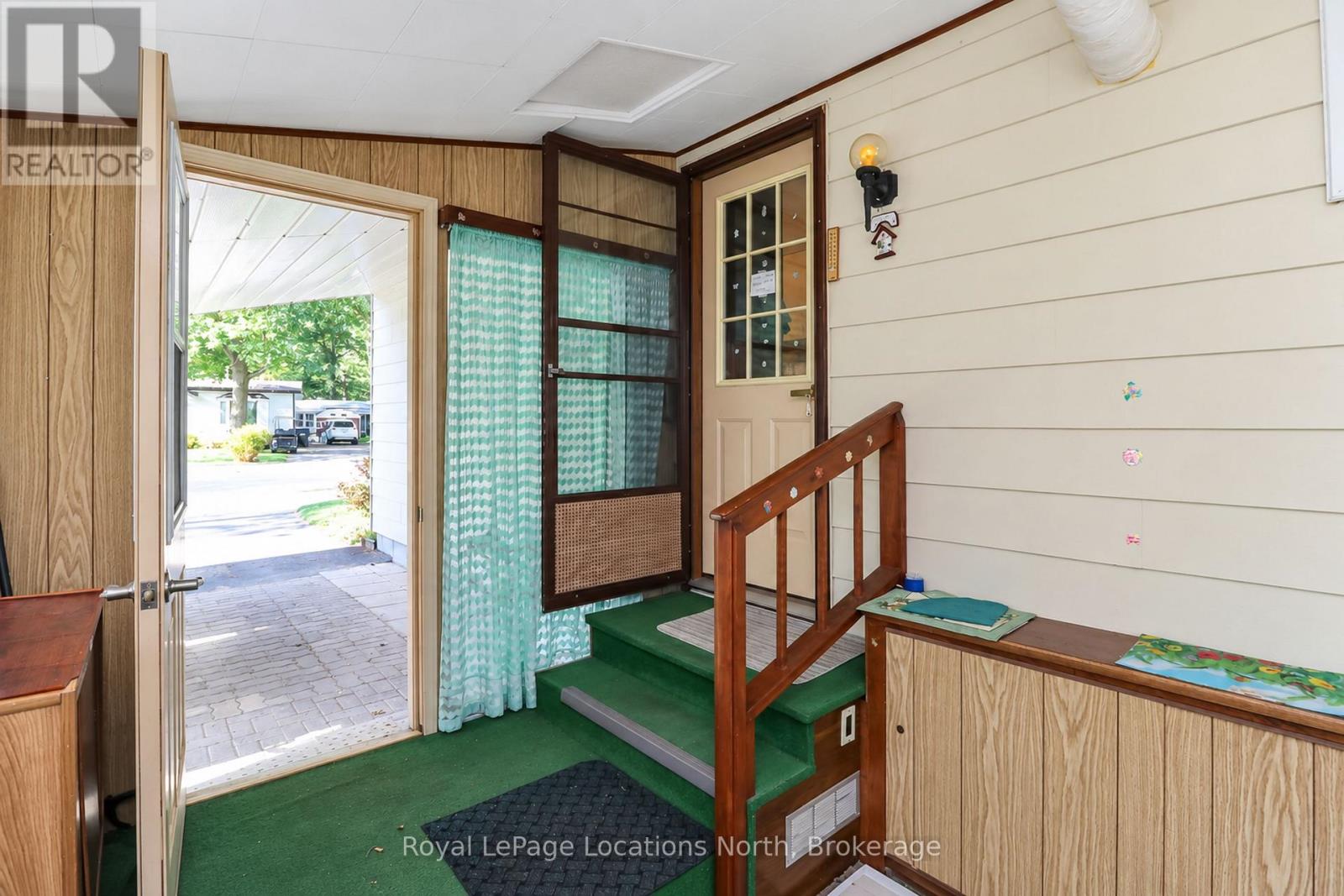 16 Sinclair Avenue S Property Photo 16