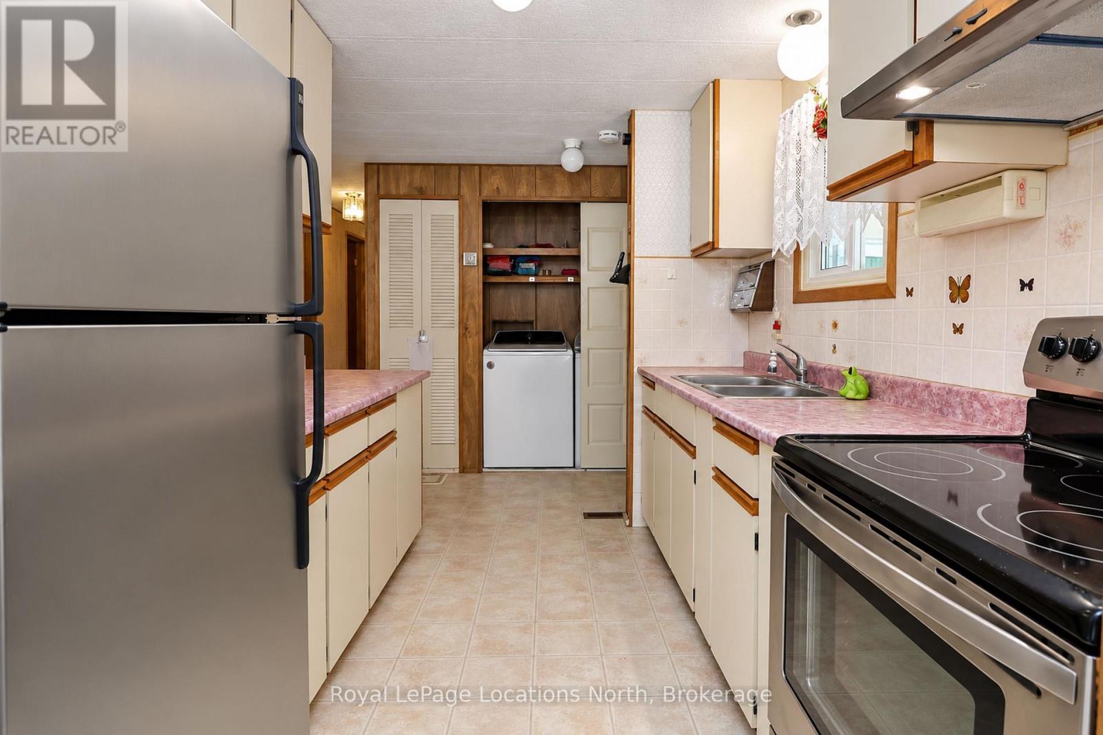 16 Sinclair Avenue S Property Photo 20