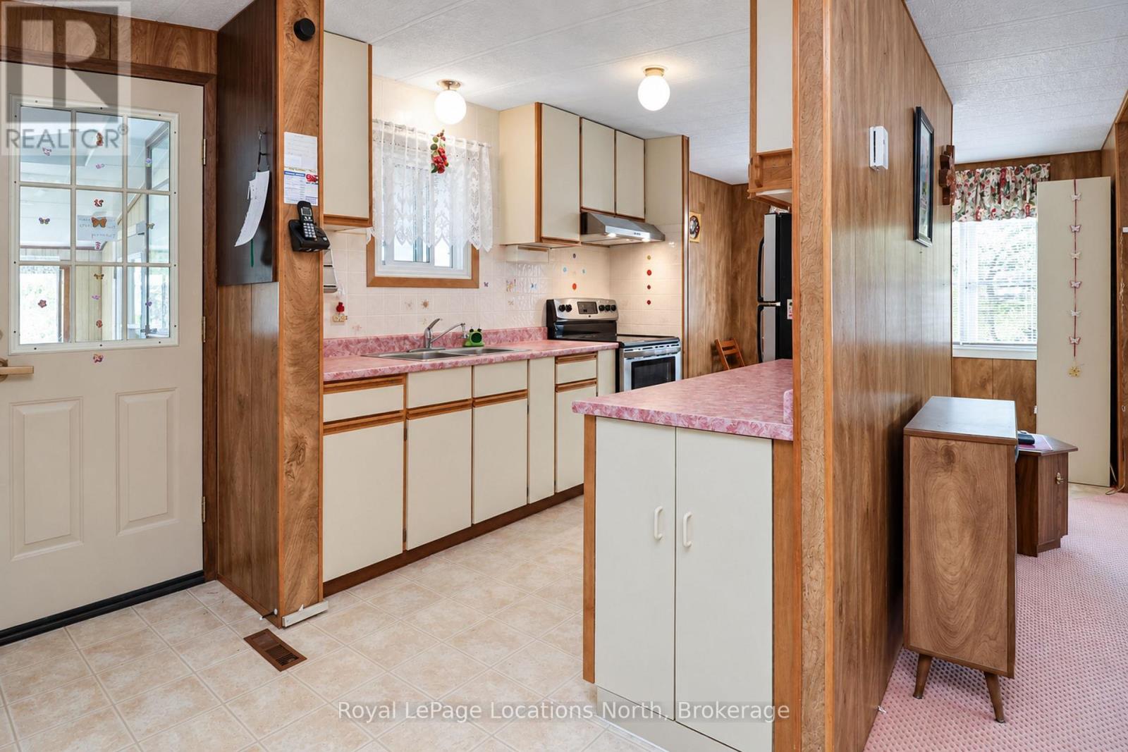 16 Sinclair Avenue S Property Photo 21