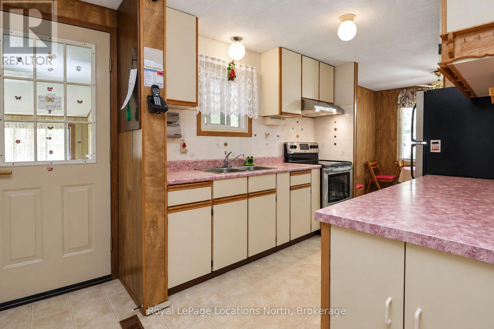 16 Sinclair Avenue S Property Photo 22