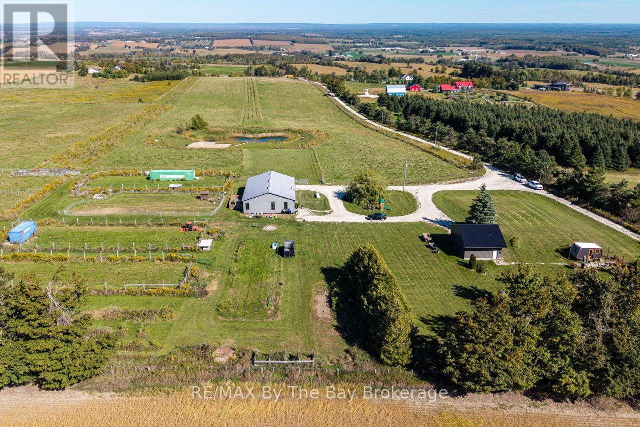 2574 Fairgrounds Road S Property Photo 2