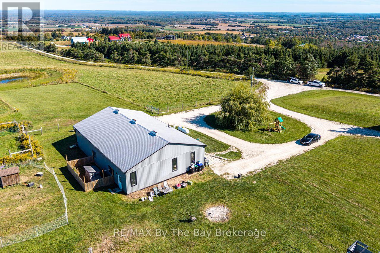2574 Fairgrounds Road S Property Photo 3